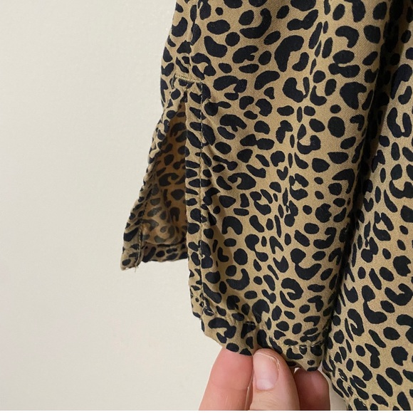 Old Navy leopard print button up short sleeve shirt L - Picture 6 of 9